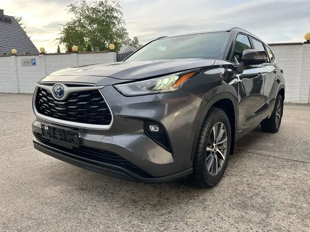 Gebraucht Toyota Highlander 190 PS (139 kW) 2024 Grau SUV