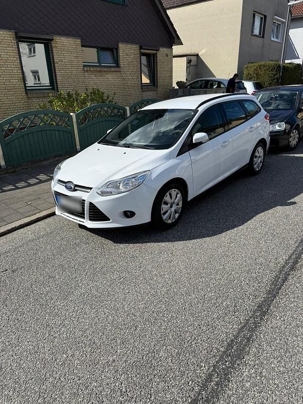 Usata Ford Focus 115 CV (84 kW) 2013 Bianco Station wagon