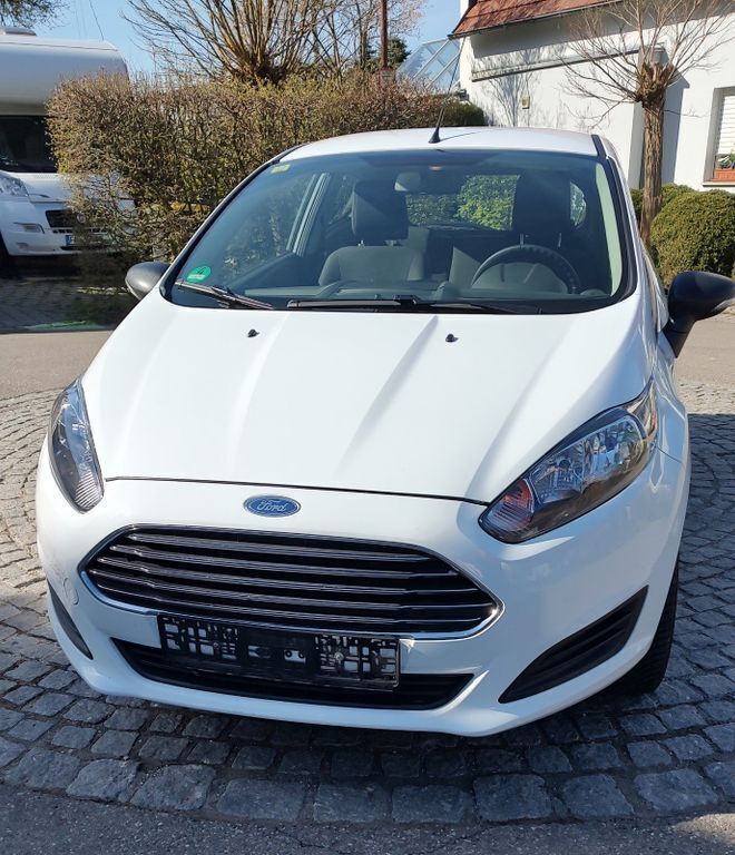 Weiß Gebraucht 2016 Ford Fiesta Ambiente Kleinwagen | 5.400 € (Guter Preis) - Bild 1/4