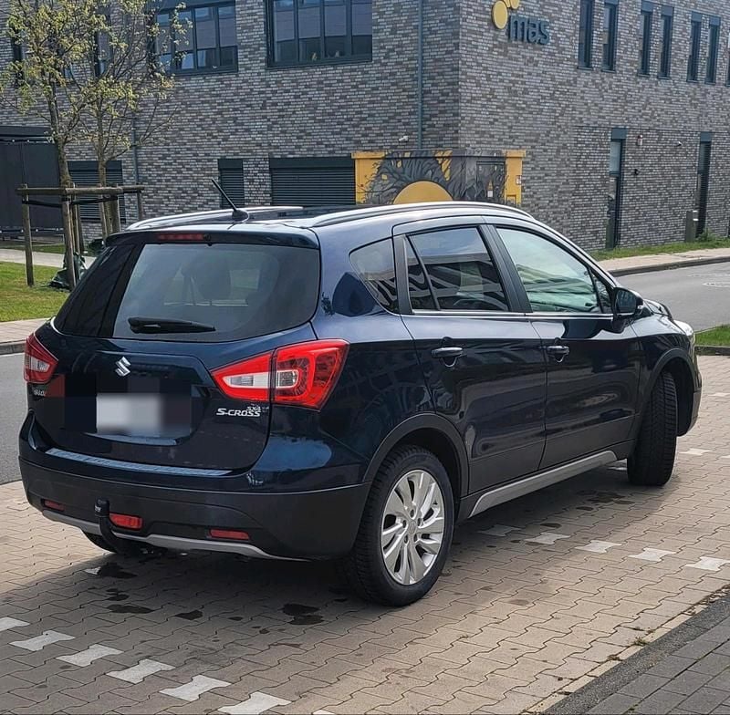 Gebraucht Suzuki SX4 112 PS (82 kW) 2016 Blau Limousine