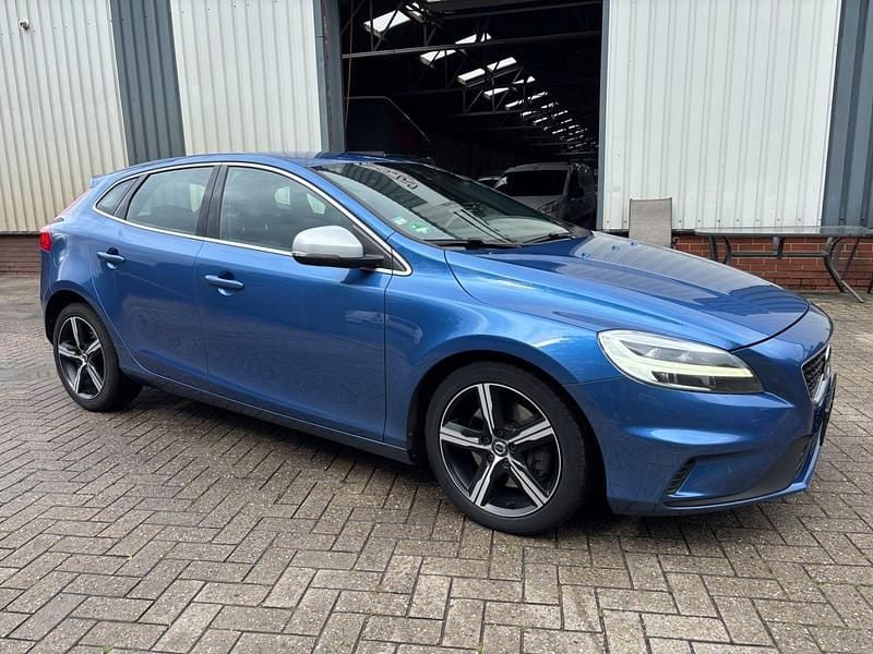 Blau Gebraucht 2017 Volvo V40 R-Design Kombi | 10.900 € (Fairer Preis) - Bild 1/4
