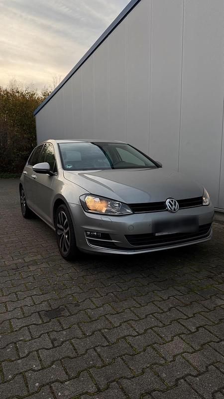Silber Gebraucht 2016 VW Golf VII Allstar Limousine | 11.200 € (Superpreis) - Bild 1/4