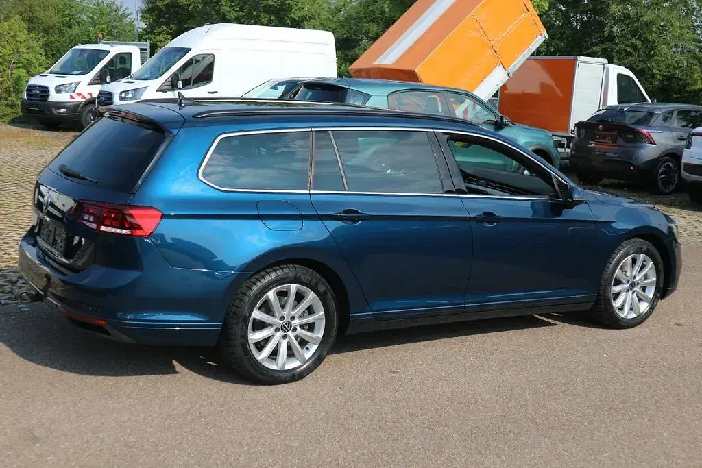Gebraucht VW Passat Business 150 PS (110 kW) 2024 Blau Kombi