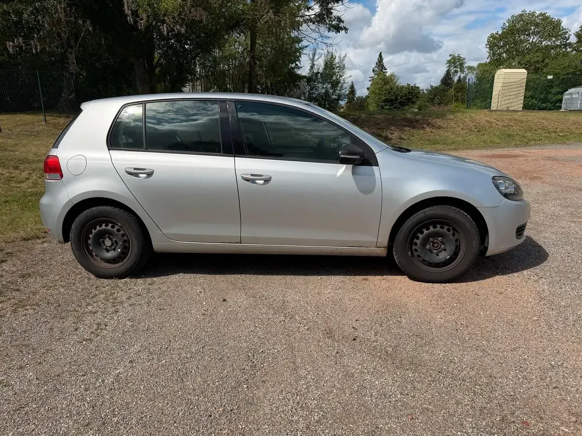 Gebraucht VW Golf VI 80 PS (58 kW) 2009 Silber Kleinwagen