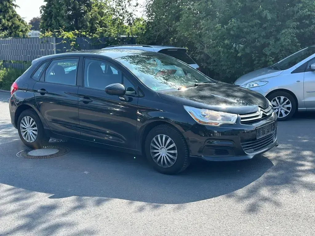Gebraucht Citroën C4 Attraction 95 PS (69 kW) 2013 Schwarz Limousine