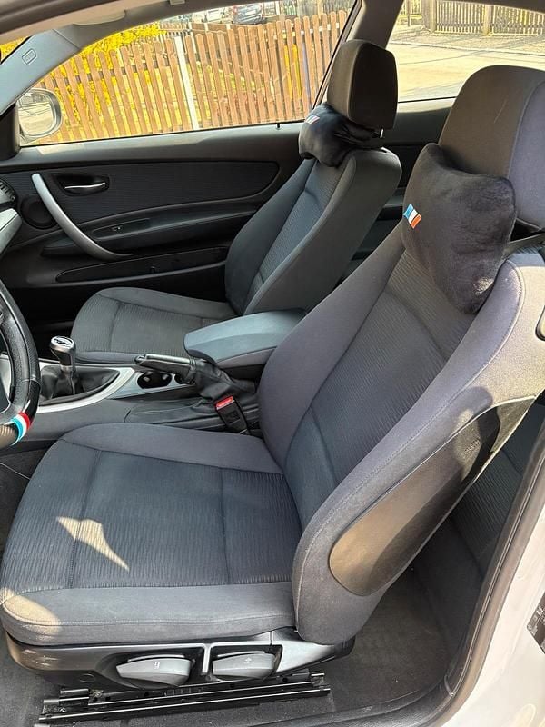 Gebraucht BMW 116 122 PS (89 kW) 2011 Weiß Kleinwagen