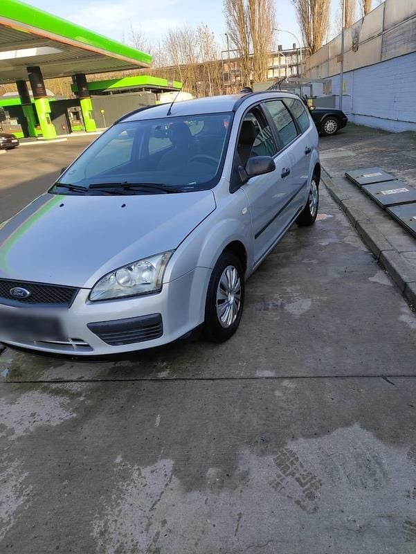 Gebraucht Ford Focus 90 PS (66 kW) 2005 Silber Kombi