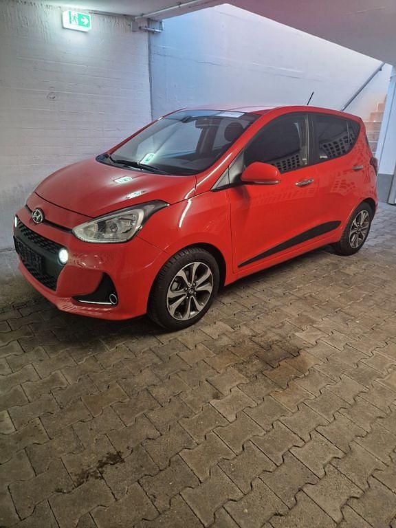 Gebraucht Hyundai i10 87 PS (63 kW) 2019 Rot Kleinwagen