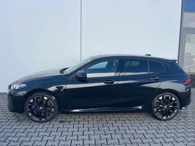 Gebraucht BMW M135 Performance 300 PS (220 kW) 2025 Schwarz Kleinwagen