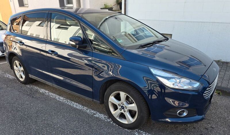 Blau Gebraucht 2018 Ford S-MAX Business Edition Van / Kleinbus | 16.000 € (Etwas zu teuer) - Bild 1/4
