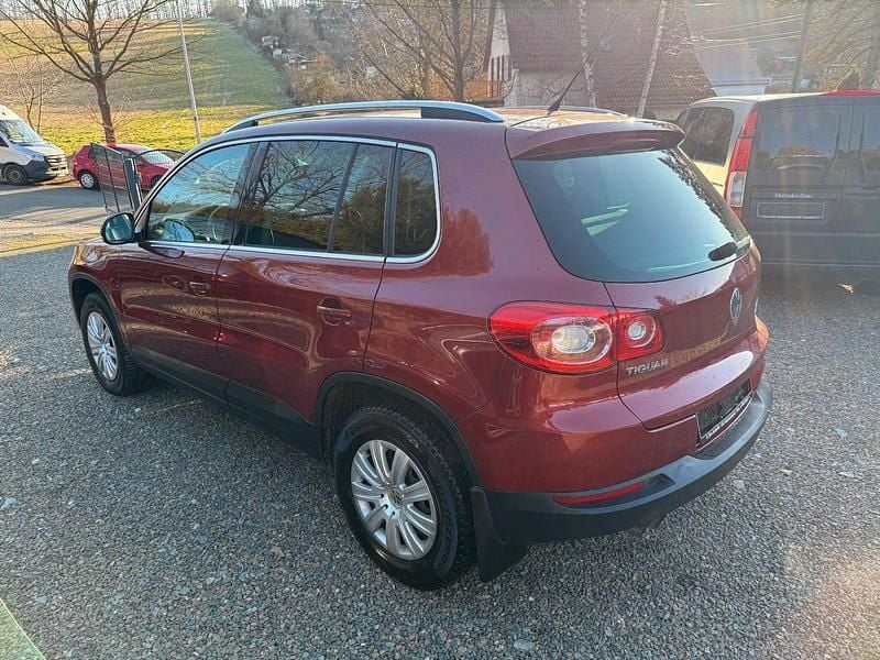 Gebraucht VW Tiguan 140 PS (102 kW) 2011 Rot SUV