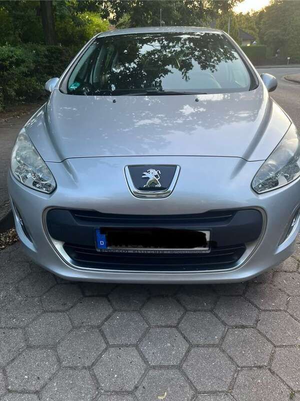 Silber Gebraucht 2011 Peugeot 308 Access Limousine | 5.000 € (Fairer Preis) - Bild 1/4