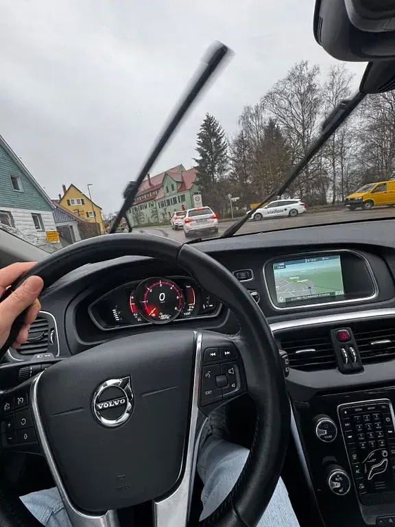 Gebraucht Volvo V40 Momentum 120 PS (88 kW) 2016 Grau Limousine