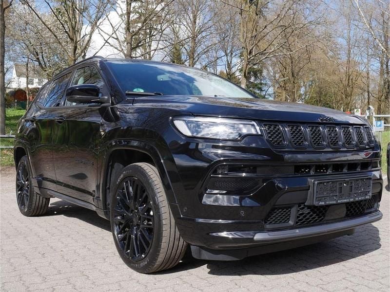 Gebraucht Jeep Compass 131 PS (96 kW) 2024 Schwarz SUV