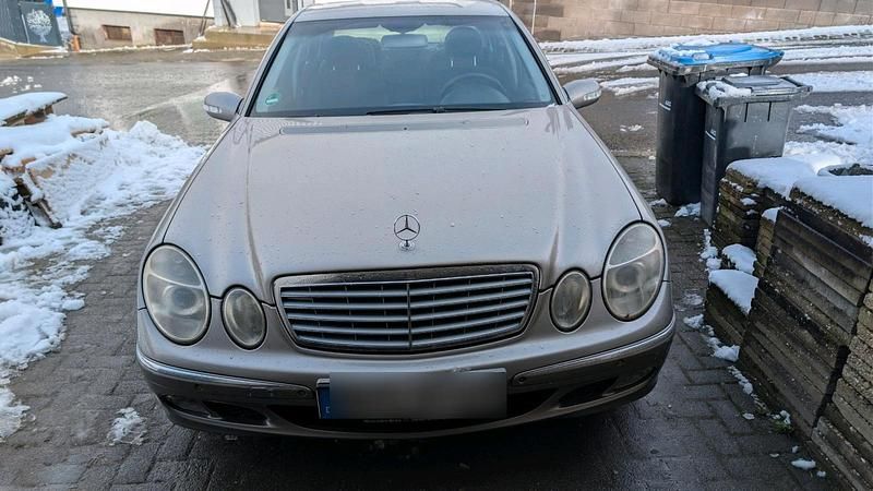 Gebraucht Mercedes E220 2003 Grau Limousine