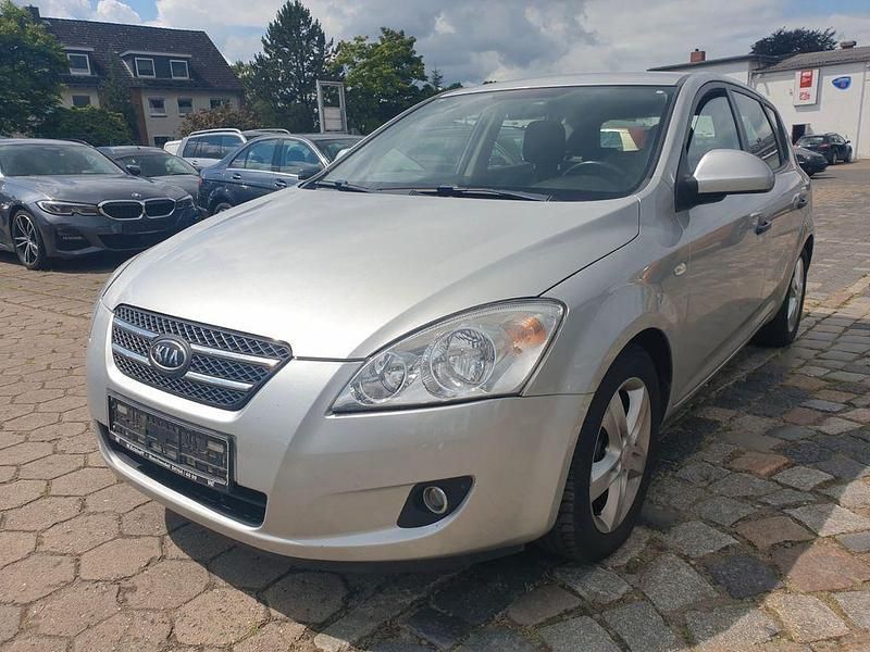 Grau Gebraucht 2009 Kia Ceed Limousine | 1.499 € (Superpreis) - Bild 1/4