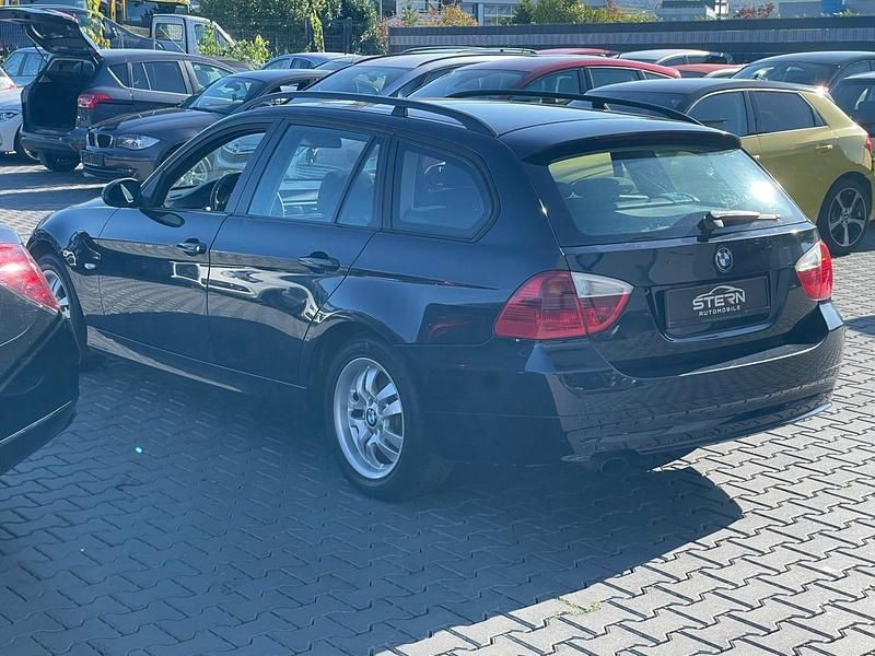Gebraucht BMW 318 129 PS (94 kW) 2006 Blau Kombi