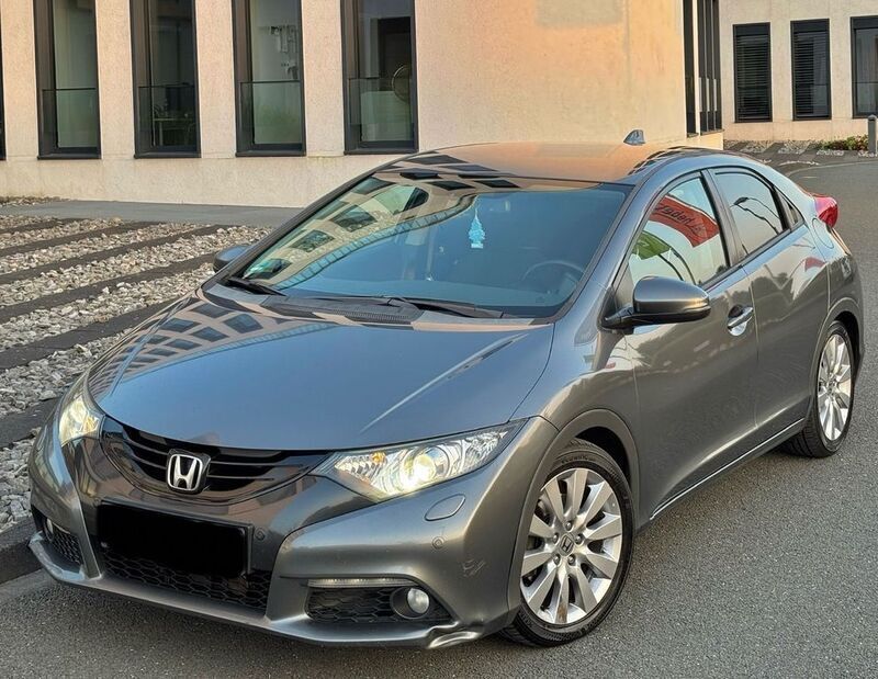 Grau Gebraucht 2013 Honda Civic Lifestyle Limousine | 4.950 € (Superpreis) - Bild 1/4