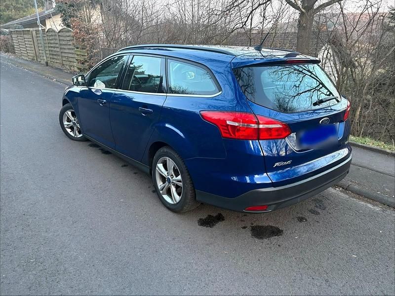 Gebraucht Ford Focus 125 PS (91 kW) 2014 Blau Limousine
