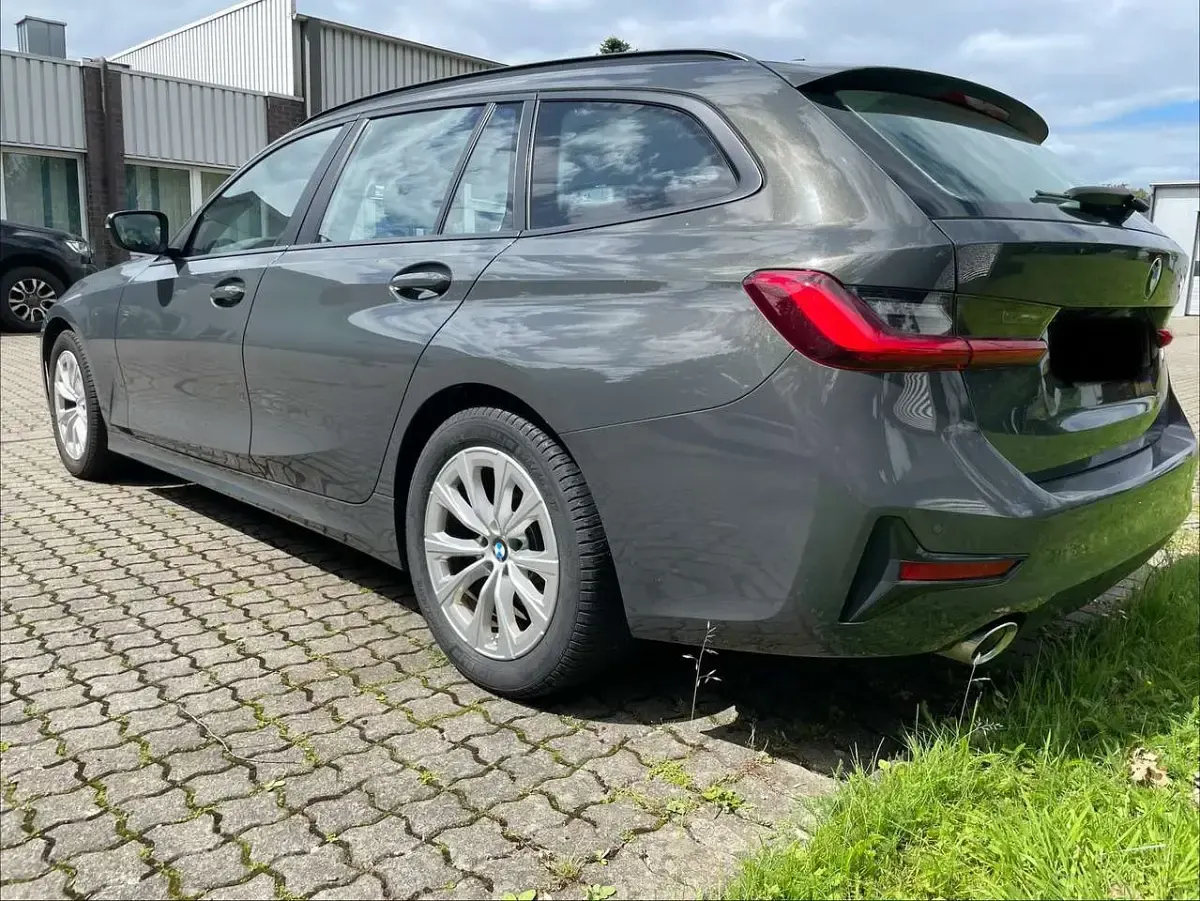 Gebraucht BMW 320 Advantage 190 PS (139 kW) 2020 Grau Kombi