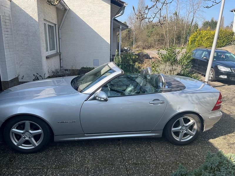 Second-hand Mercedes SLK200 197 CP (144 kW) 2001 Argintiu Cabrio