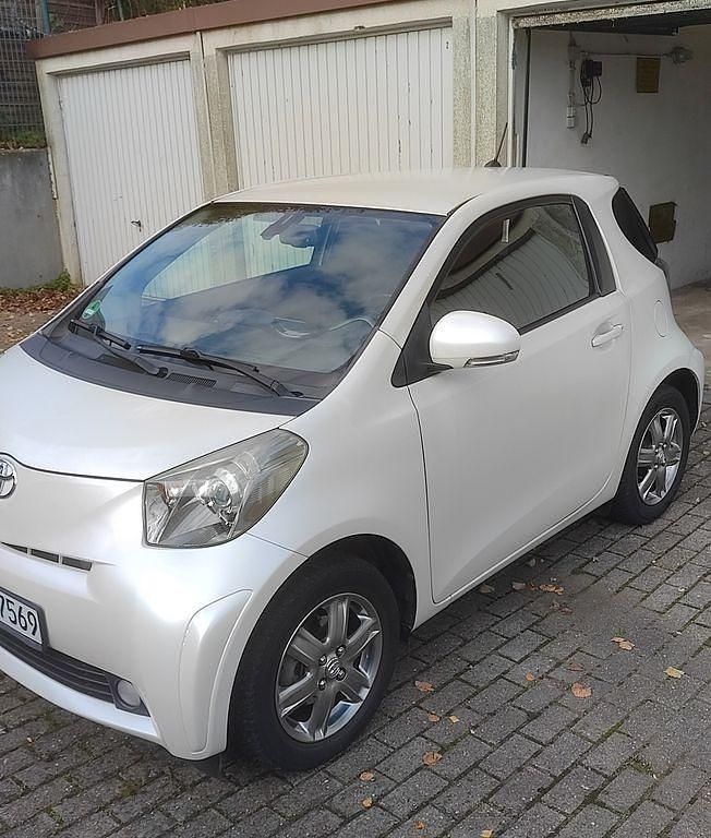 Gebraucht Toyota iQ 68 PS (50 kW) 2011 Weiß Kleinwagen