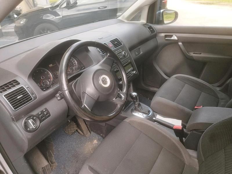 Gebraucht VW Touran 2010 Silber Van / Kleinbus