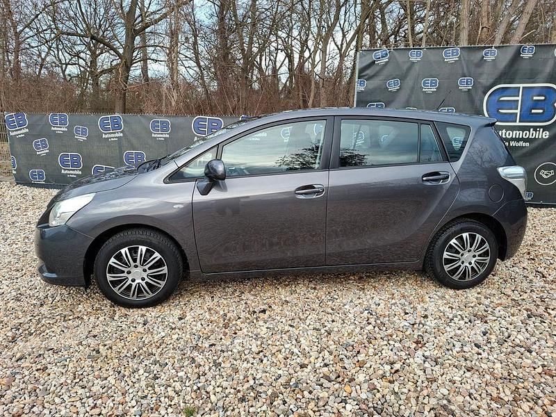 Gebraucht Toyota Verso Edition 147 PS (108 kW) 2011 Grau Van / Kleinbus