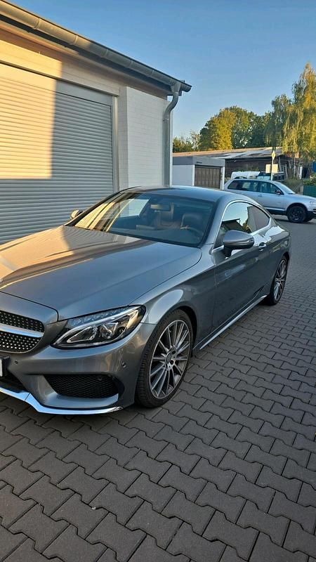 Grau Gebraucht 2016 Mercedes C220 AMG line Coupé | 23.000 € (Teuer) - Bild 1/4
