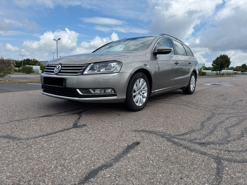 Braun Gebraucht 2012 VW Passat Comfortline Kombi | 6.999 € (Guter Preis) - Bild 1/4