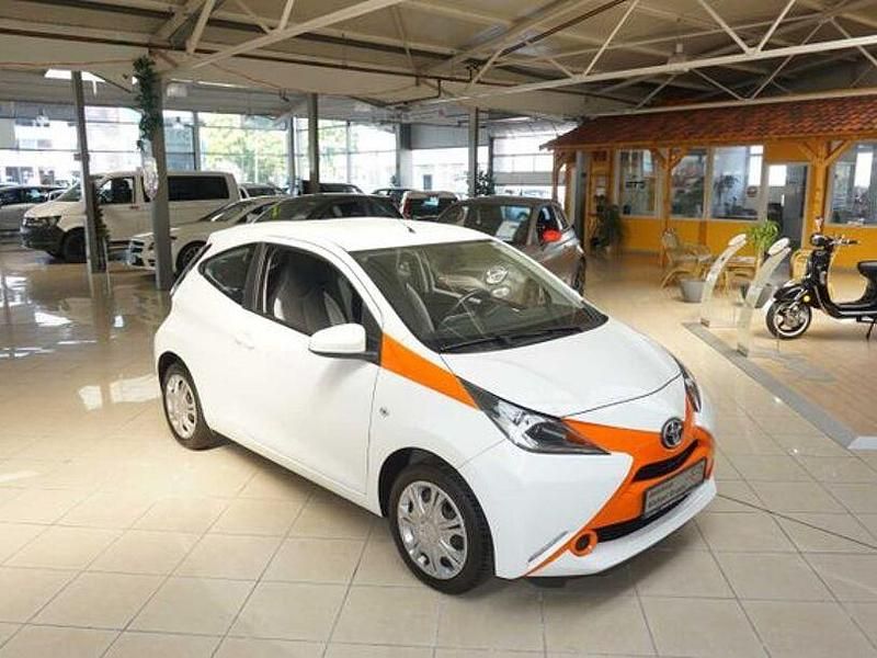 Gebraucht Toyota Aygo 69 PS (50 kW) 2017 Weiß Kleinwagen