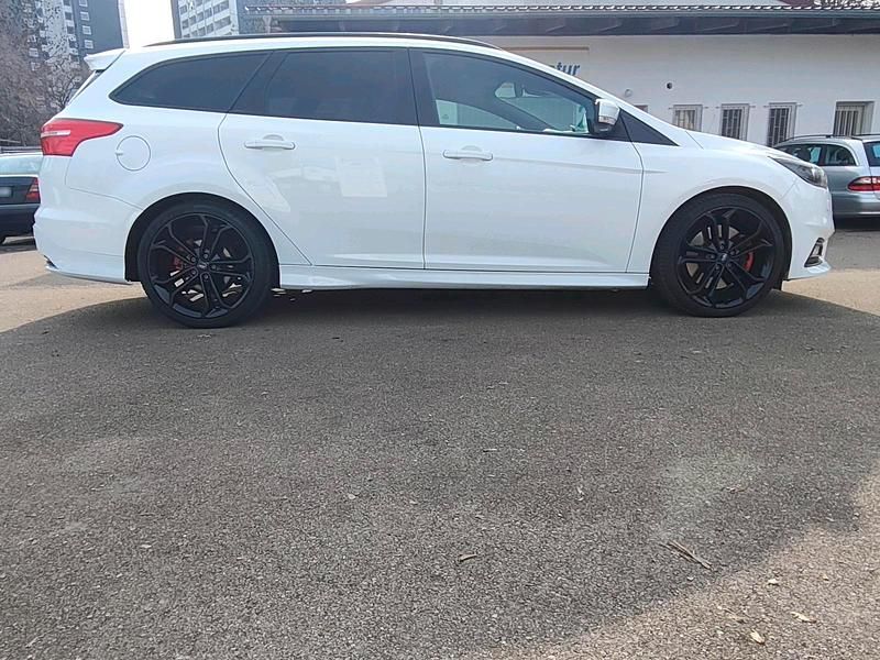 Usata Ford Focus ST 250 CV (183 kW) 2016 Bianco Station wagon