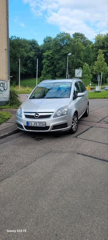 Silber Gebraucht 2005 Opel Zafira Van / Kleinbus | 2.200 € (Teuer) - Bild 1/4