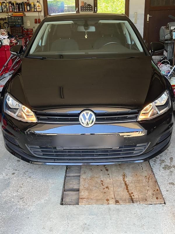 Schwarz Gebraucht 2016 VW Golf VII Kleinwagen | 11.500 € (Superpreis) - Bild 1/4