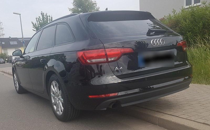 Używany Audi A4 Performance 150 KM (110 kW) 2018 Czarny Kombi