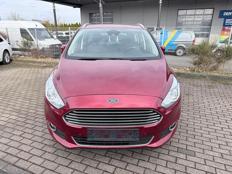 Gebraucht Ford S-MAX Titanium 180 PS (132 kW) 2017 Rot Van / Kleinbus