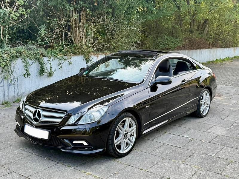 Schwarz Gebraucht 2009 Mercedes E350 AMG Coupé | 11.400 € (Etwas zu teuer) - Bild 1/4