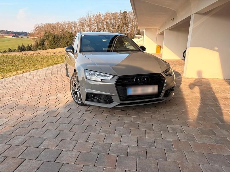 Gebraucht Audi A4 S-Line 218 PS (160 kW) 2019 Grau Kombi