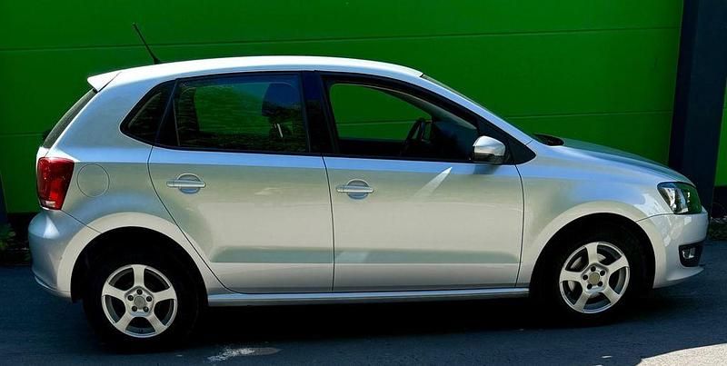Gebraucht VW Polo 60 PS (44 kW) 2010 Silber Limousine