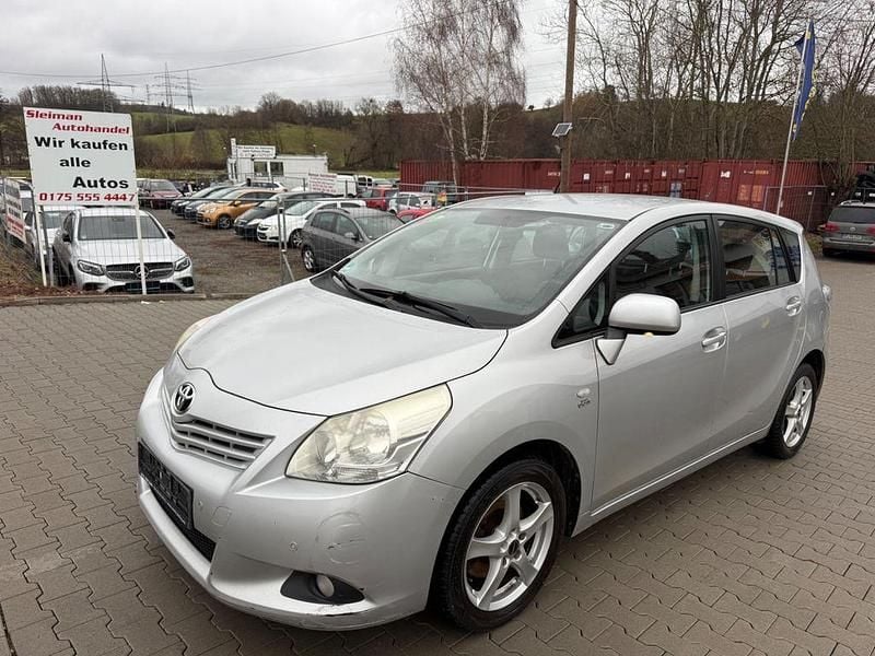 Silber Gebraucht 2011 Toyota Verso Life Van / Kleinbus | 2.299 € (Superpreis) - Bild 1/4