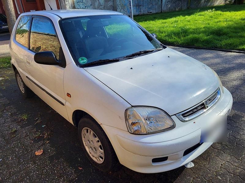 Second-hand Honda Logo LS 65 CP (47 kW) 2000 Alb Hatchback