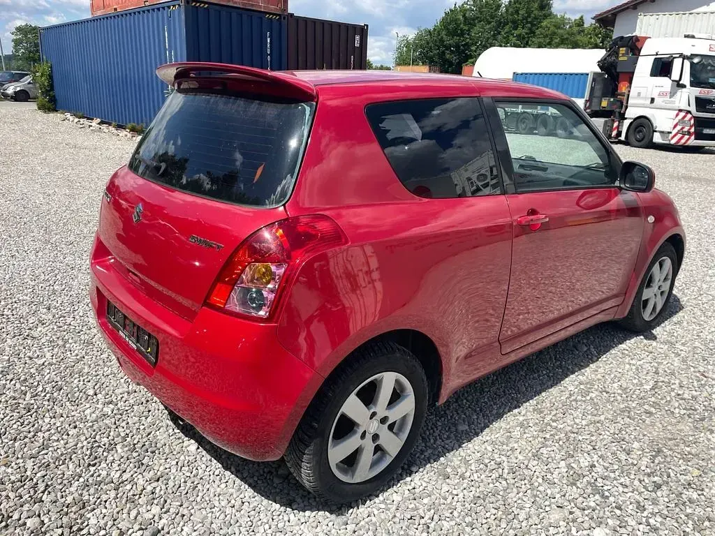 Usado Suzuki Swift 92 CV (67 kW) 2010 Rojo Utilitario