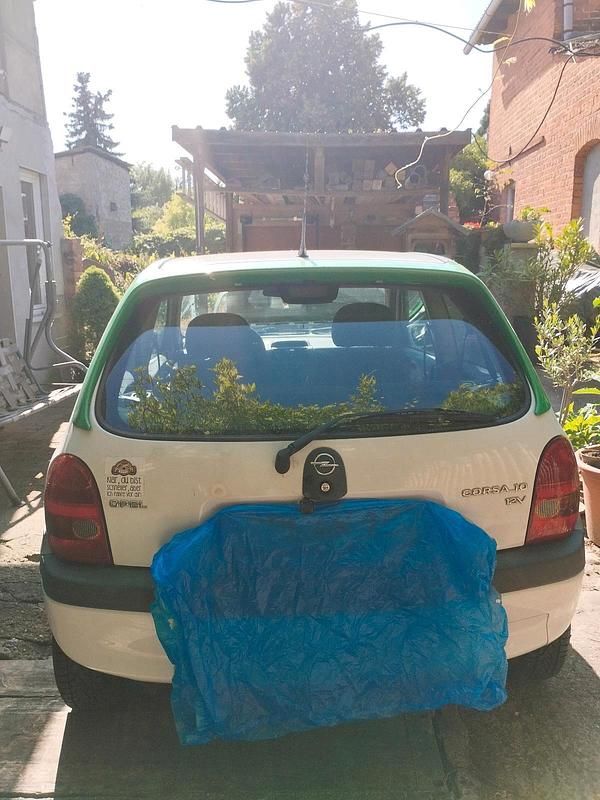 Weiß Gebraucht 1999 Opel Adam Kleinwagen | 1.300 € - Bild 1/4