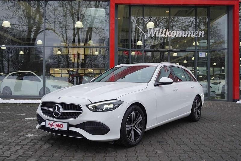 Gebraucht Mercedes C200 Avantgarde 163 PS (119 kW) 2022 Weiß Kombi