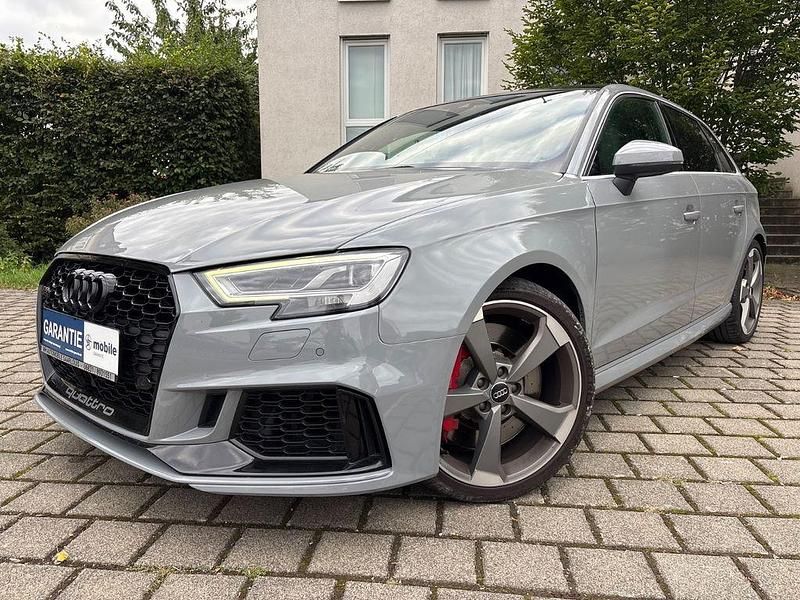 Grau Gebraucht 2018 Audi RS3 Sportback Sport Kleinwagen | 29.999 € (Fairer Preis) - Bild 1/4
