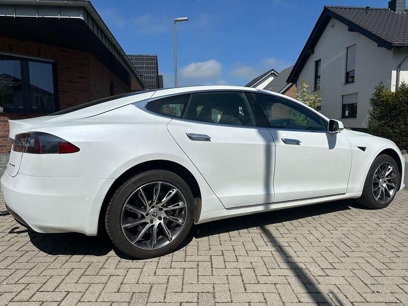 Second-hand Tesla Model S 413 kW (562 CP) 2019 Alb Hatchback