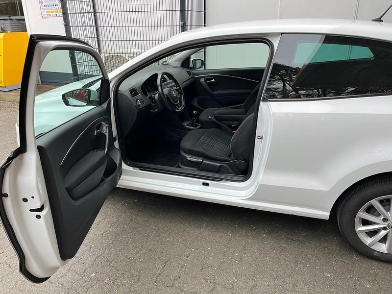 Gebraucht VW Polo 60 PS (44 kW) 2015 Weiß Kleinwagen