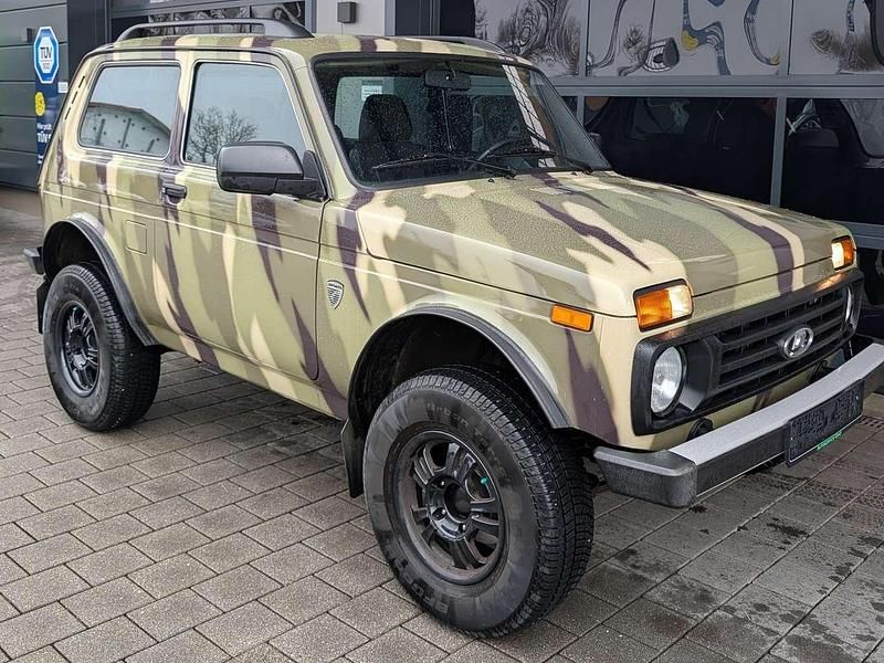 Gebraucht Lada niva 83 PS (61 kW) 2019 Camouflage SUV