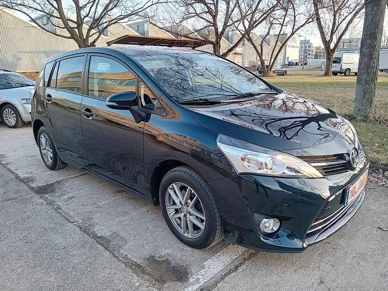 Gebraucht Toyota Verso Skyview Edition 147 PS (108 kW) 2015 Schwarz Van / Kleinbus