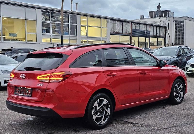 Gebraucht Hyundai i30 99 PS (72 kW) 2024 Rot Kombi